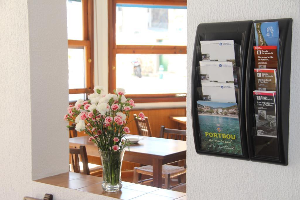 Hostal Portbou Guest house Portbou