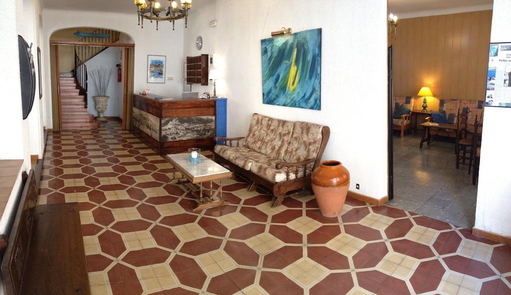 Hostal Portbou Guest house