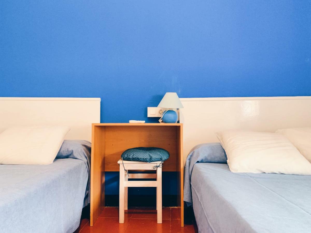 Hostal Portbou Guest house