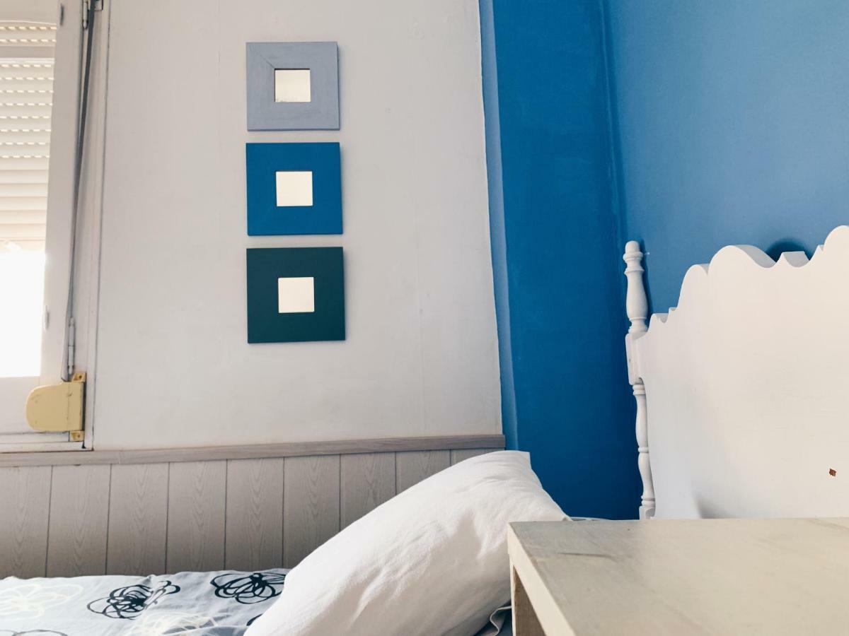 Hostal Portbou Guest house