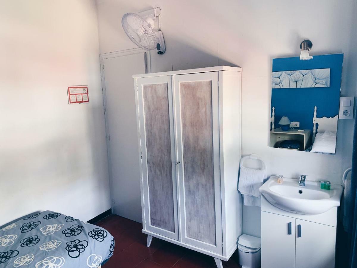 Hostal Portbou Guest house
