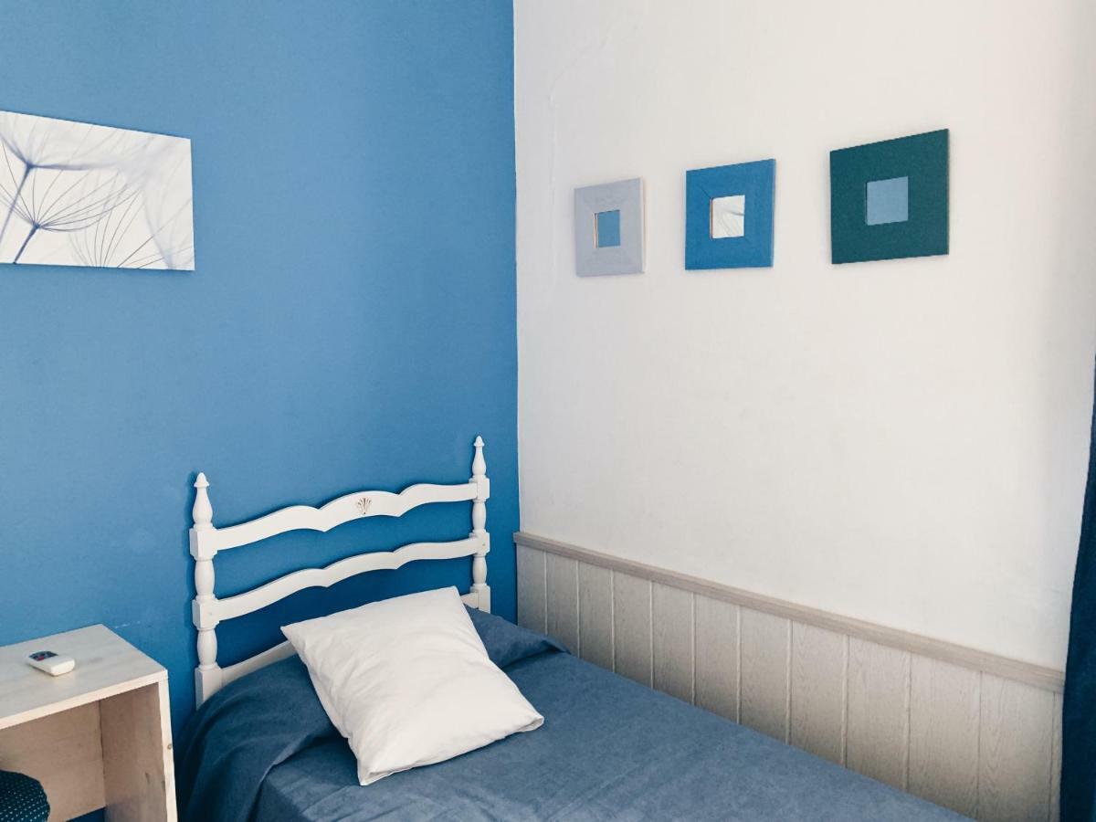 Hostal Portbou 5*