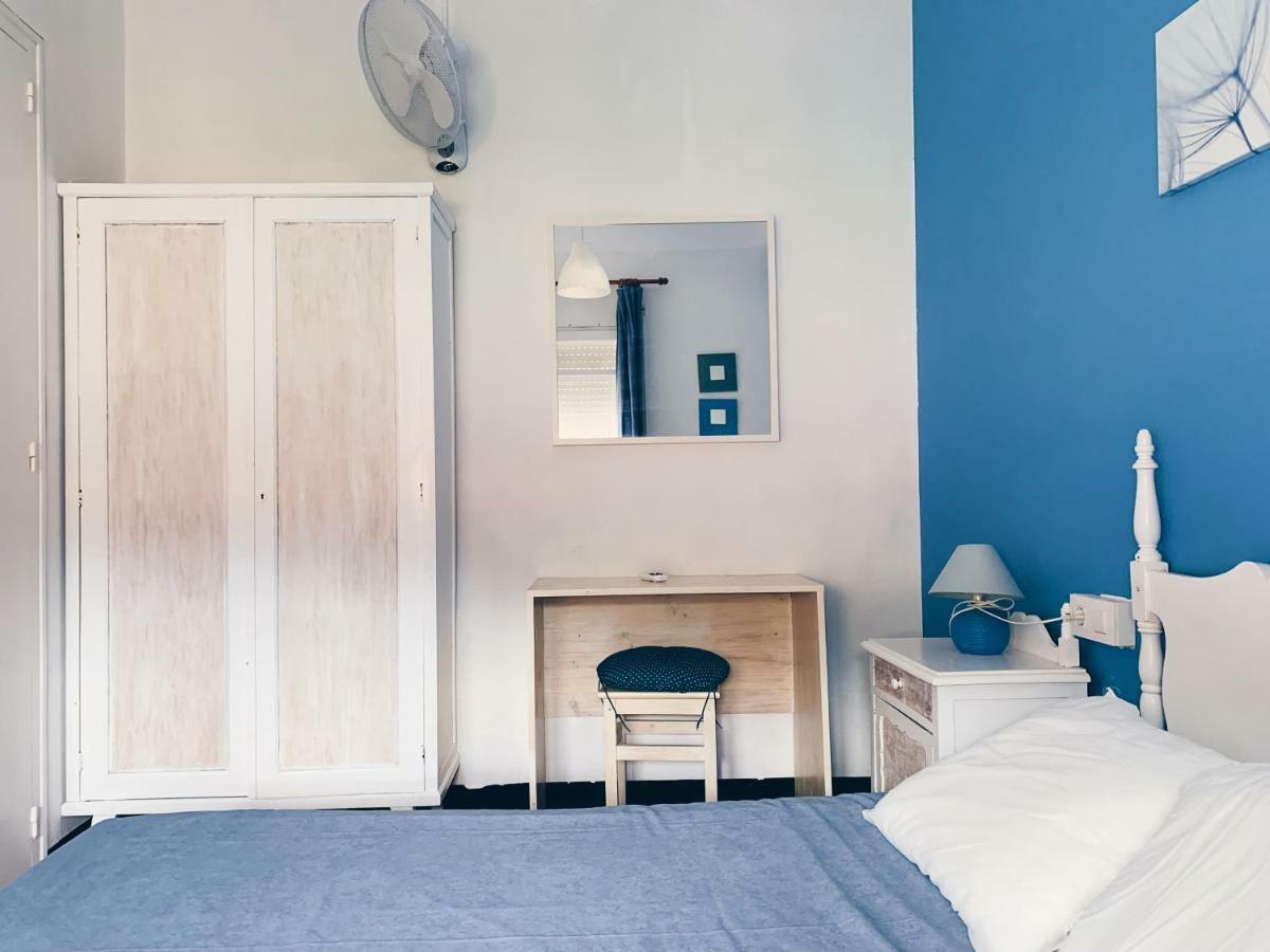 Guest house Hostal Portbou