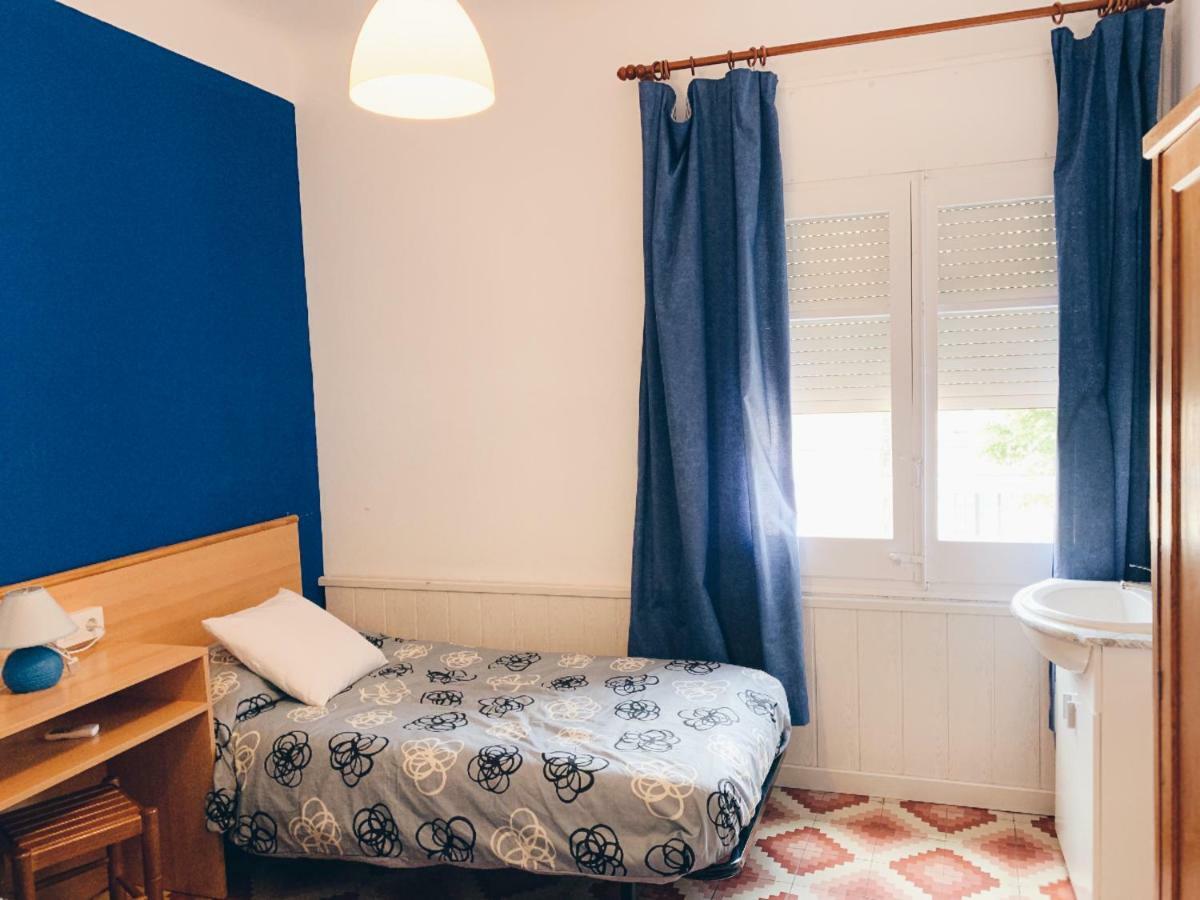 Hostal Portbou Guest house Portbou