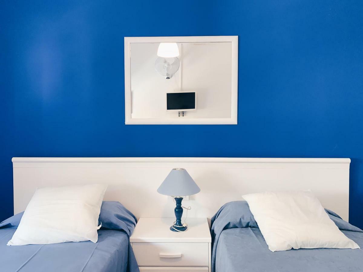 Hostal Portbou Guest house