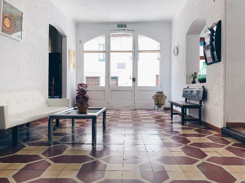 Hostal Portbou Guest house Portbou